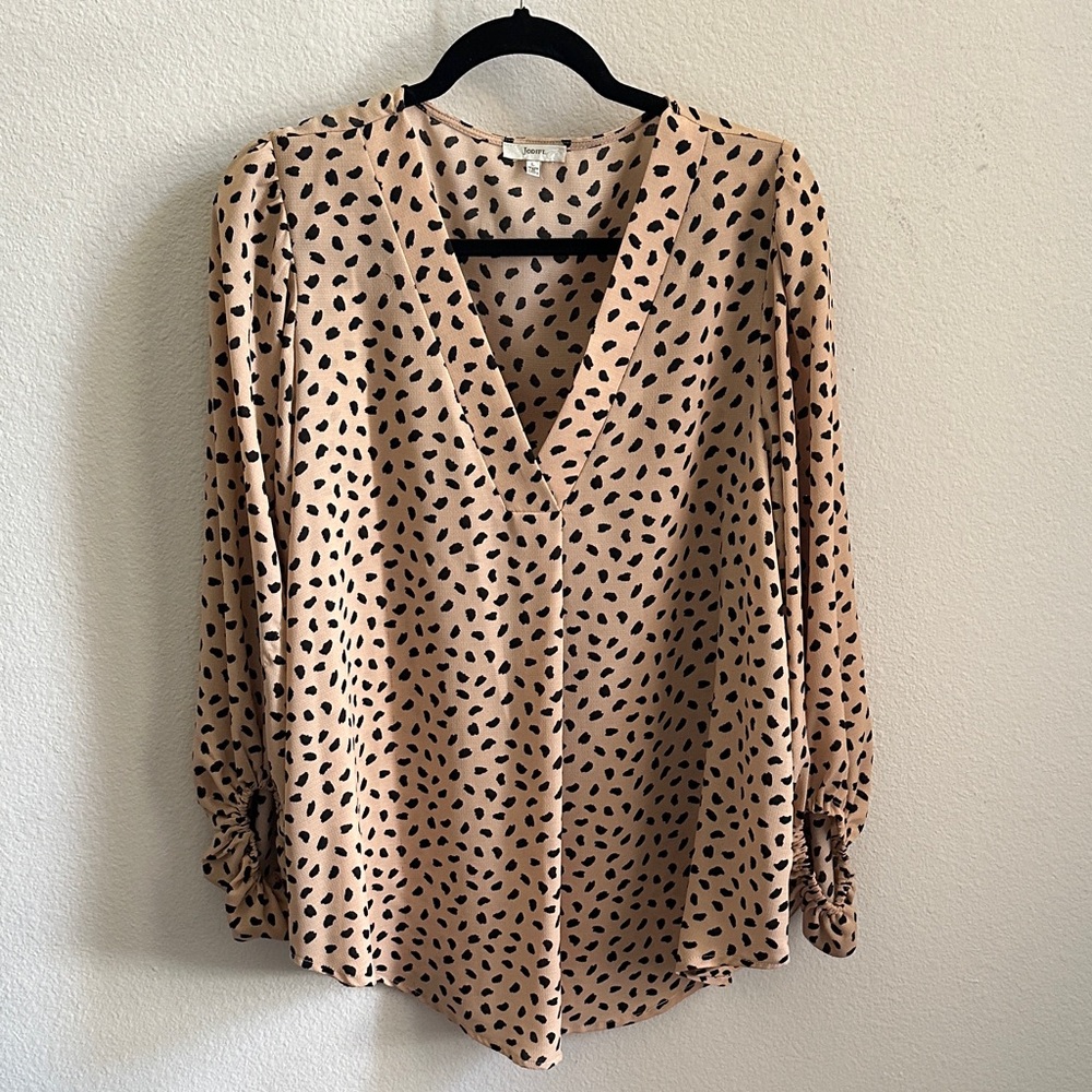 JODIFL Beige and Black Patterned V-Neck Blouse